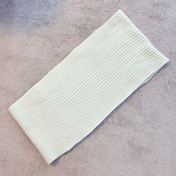 JCrew Women’s Infinity Scarf -cream - Picture 2 of 5